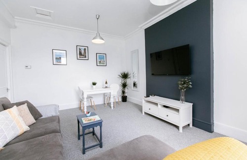 Exeter Apartment | Spacious Apartment, Free Parking, Central Location Near To Uni, Hospital, Town