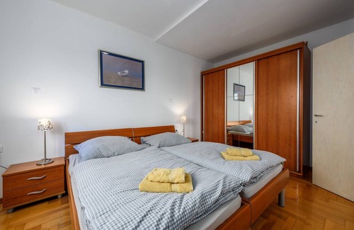 Monterol Apartment | Spacious apartment near the sea
