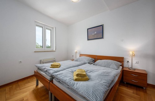 Monterol Apartment | Spacious apartment near the sea