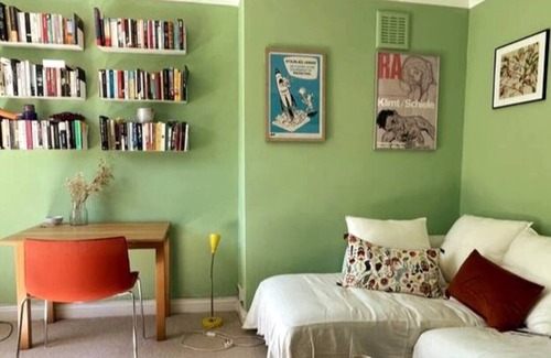 Hackney Downs Apartment | Spacious Apartment in Stoke Newington