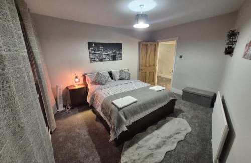 Greenwich West Apartment | Spacious Apartment in London