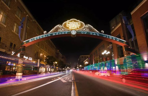 East Village Apartment | Spacious Apartment in Gaslamp, Sleeps 5 w/ Parking