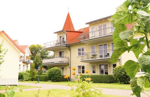 Alt Gaarz Apartment | Spacious apartment - large corner balcony, garage, pool use