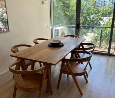 South Melbourne Apartment | Spacious apartment minutes from the CBD