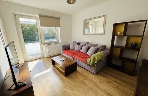 Barendorf Apartment | Spacious Apartment Near Central
