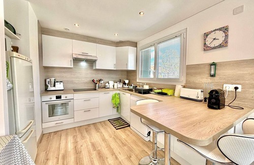 Cran-Gevrier Apartment | Spacious Apartment Near Center with Parking and Balcony in Annecy