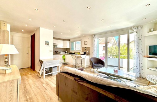 Cran-Gevrier Apartment | Spacious Apartment Near Center with Parking and Balcony in Annecy