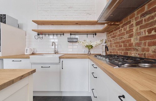 Fabryczna Apartment | Spacious Apartment Saperów by Renters
