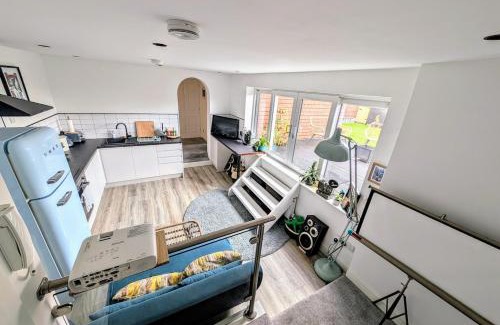Bournemouth Apartment | Spacious Apartment with Private Terrace close to Beaches and the New Forest