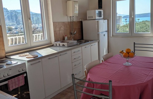 Slano Apartment | Spacious apartment with beautiful marina and sea views