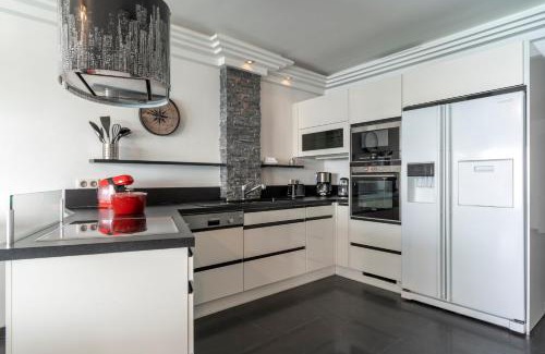 Juan-les-Pins Apartment | Spacious apartment with sea view in Antibes