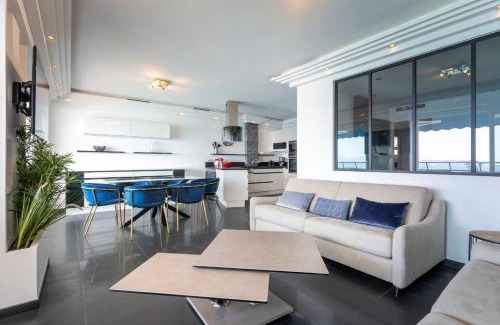 Juan-les-Pins Apartment | Spacious apartment with sea view in Antibes