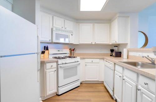 Ballston Apartment | Spacious Apt in Ballston W Gym & Great Amenities