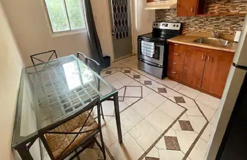 De Lorimier Apartment | Spacious Apt Near Downtown w/ Wifi&Netflix