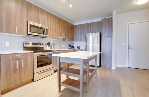 Jefferson Manor Apartment | Spacious Apt W Gym Near Metro