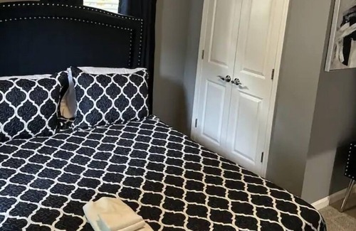 Fairburn House | Spacious Atlanta Home Within 10 minutes from all attractions !!