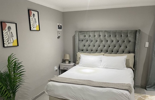 Kempton Park Apartment | Spacious Bachelor Apartment Overlooking a Dam, Property is pet Friendly