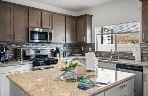 Desert Hot Springs House | Spacious Backyard, Pool & Hot Tub, Gameroom by MariamsBnb