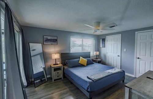 Englewood House | Spacious Backyard & Pool Retreat - 5 Mins to Beach
