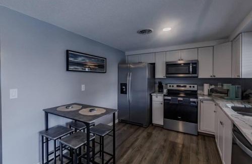 Englewood House | Spacious Backyard & Pool Retreat - 5 Mins to Beach
