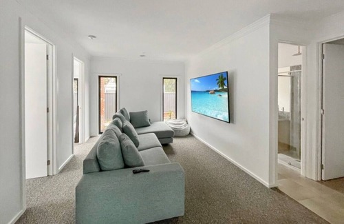 Wendouree House | Spacious Ballarat golf retreat