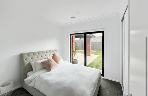Wendouree House | Spacious Ballarat golf retreat