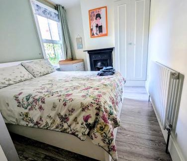 Larkhall Apartment | Spacious Battersea Rooms and Apartments