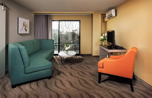 Little Italy Hotel | Spacious Bay View Suite w/Artistic Touches in San Diego’s Little Italy