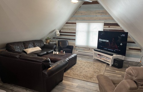 Bay View Apartment | Spacious Bayview Penthouse w/King bed