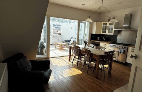 Bognor Regis House | Spacious beach bungalow, less than 5 minutes walk to the beach