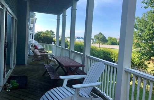 Cape Charles House | Spacious Beach House: Oystermen's Pearl: Golf Cart Included