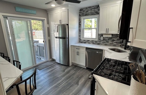 Normandy Beach House | Spacious Beach House located 1 Block from the Beach
