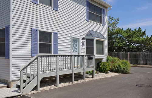 Normandy Beach House | Spacious Beach House located 1 Block from the Beach