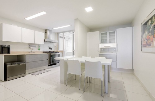 Ipanema Villa | Spacious Beachfront Apartment in Ipanema - Ipa007