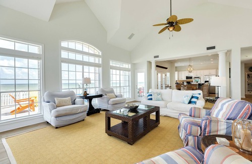 Pirates Beach House | Spacious Beachfront Home w/3 Decks + Patio, Large Bedrooms & Chef's Kitchen