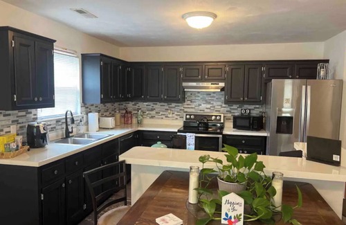 Bayview House | Spacious Beachfront Home- Promo Deal on longer stays!