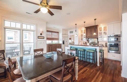 Admiral Estates House | Spacious Beachfront Unit w/Shared Pool
