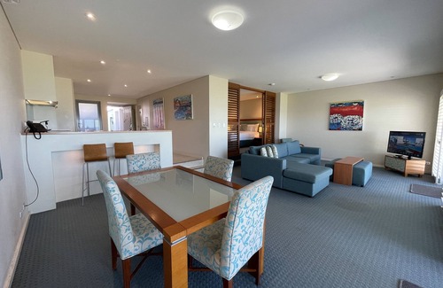 Mandurah Villa | Spacious Beachside Villa perfect for couples