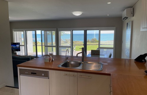 Mandurah Villa | Spacious Beachside Villa perfect for couples