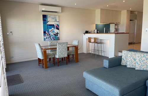 Mandurah Villa | Spacious Beachside Villa perfect for couples