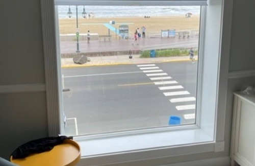 Wall Bed & Breakfast | Spacious Beautiful beach retreat for the whole family