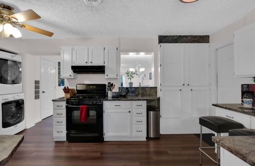Sterling House | Spacious & beautiful Home Near Herndon/IAD Airport/Ashburn