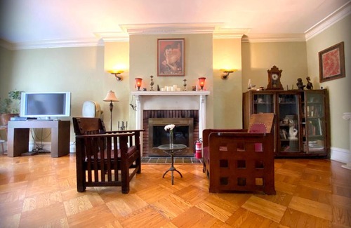 Prospect-Lefferts Gardens Historic District House | Spacious Bedroom in a Brooklyn House Shared with Host
