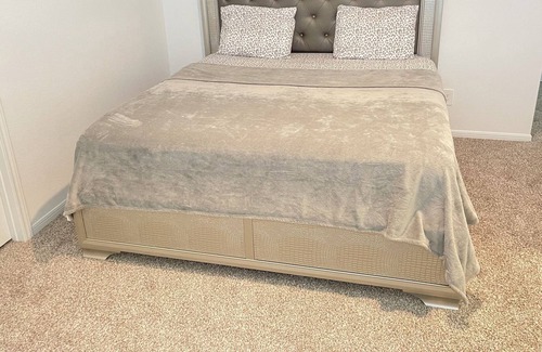 Hockley House | Spacious bedroom with private bathroom and walk in closet inside a quiet house.