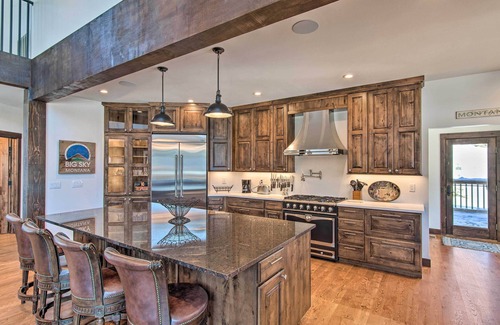 Big Sky Cottage | Spacious Big Sky Cabin w/Hot Tub & Grill!