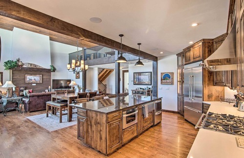 Big Sky Cottage | Spacious Big Sky Cabin w/Hot Tub & Grill!