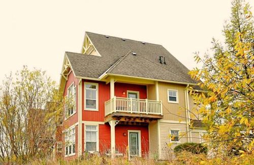 The Blue Mountains Apartment | Spacious Blue Mountain 2 Storey - Wifi, Pool, Close to the Village & Golf