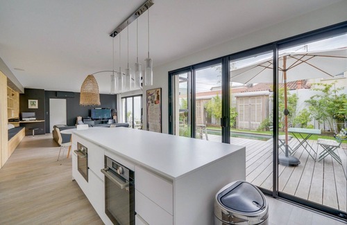 Victor Hugo - Saint-Augustin House | Spacious Bordeaux family home with swimming pool