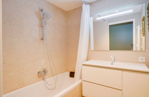 Victor Hugo - Saint-Augustin House | Spacious Bordeaux family home with swimming pool