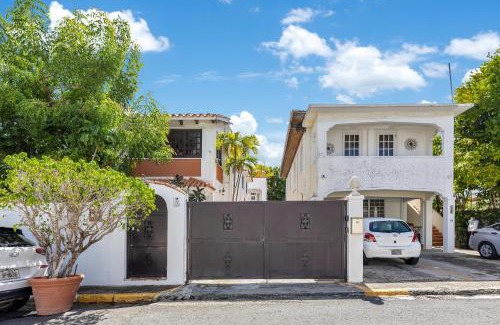 Parque Apartment | Spacious & Bright 2bd Apt, steps to sand! - 18 Down